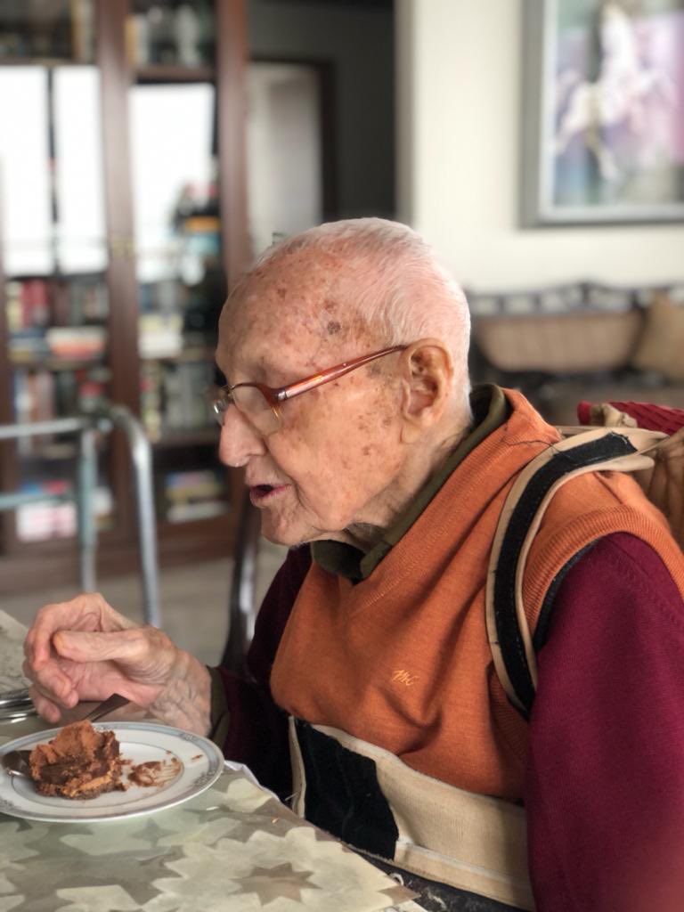 Profoundly saddened by the passing of my teacher &amp;“block tutor” at St StephensCollege, Dr David Baker, who became an Indian citizen &amp;mentored two generations of students. Am in Thiruvananthapuram &amp;regret will miss the funeral. I have paid tribute to him in #TheBattleOfBelonging