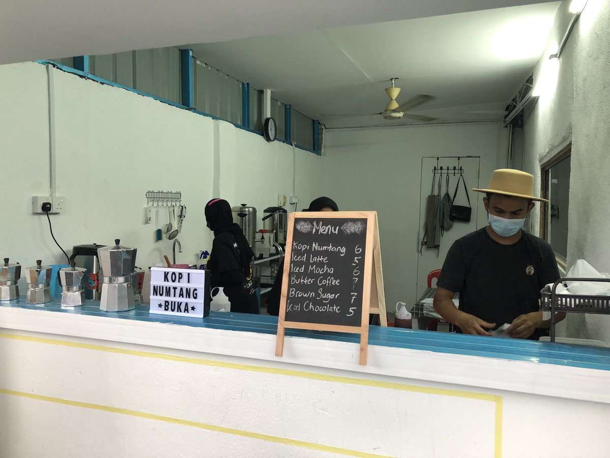 farahmat_'s tweet photo. Salam gais. Sesiapa yang berada di sekitar Ampang boleh cuba try test kopi kami. Apa itu Numtang? Bukan bahasa Vietnam ke Thailand ke tetapi singkatan ayat untuk minum petang! Buka setiap hari dari jam 3pm - 8pm. Jumpa korang di sana 😎 https://t.co/Fxfz8M11VL
