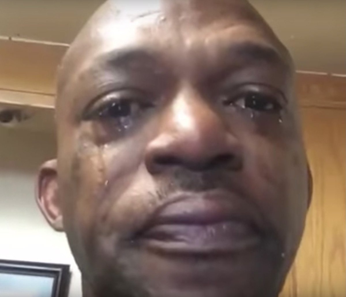 Почему девушка афроамериканца плачет. Black man crying. Почему девушка афроамериканца плачет. Добрый негр. Плачущий черный мальчик.