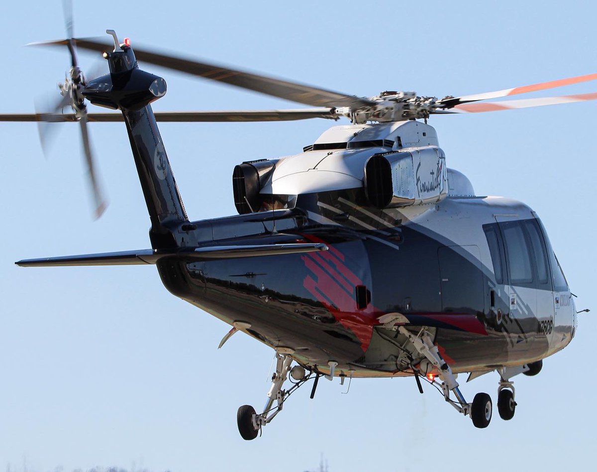 BranomJaeden's tweet photo. The helicopter (#N76CG) itself also pin-points Hotspots on fires for ground teams to also work in unison with its directives. LA Co. HT 55 is usually seen working coincided with this helicopter. Both at this time are assigned to the #CaldorFire along with OC and VC’s Coulson HT’s https://t.co/jmKWwwXfa3
