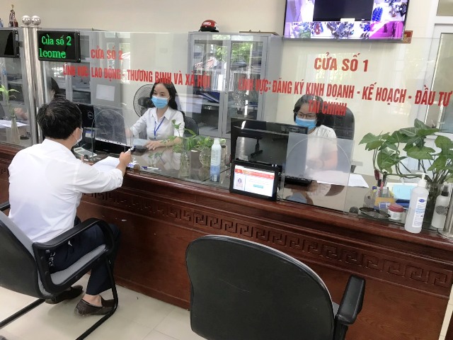 Hanoitimes2's tweet photo. Hanoi takes steps to ensure public satisfaction with public services #Vietnam #Hanoi #covid19 #administrativeReform #SIPAS
https://t.co/Y3voMCWTZW https://t.co/wOTbe7m9dm