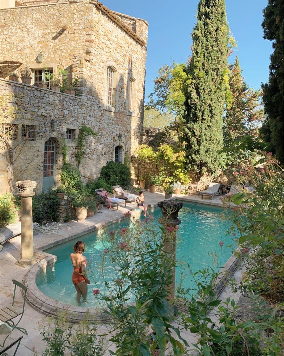 VogueFrance's tweet photo. Located at Château St-Victor-La-Coste, this French Airbnb is the most liked on the platform https://t.co/T1T57vq5CG