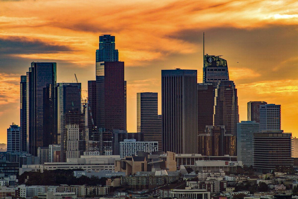 timelax's tweet photo. #Art #Photography:

#LosAngeles looking great as usual.

What a bright sunset! https://t.co/LkNjfGs53d