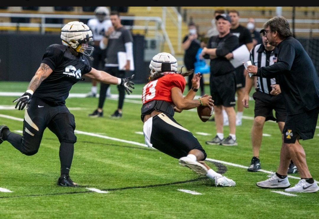 TriCityJudo's tweet photo. Zach taking off avoiding a sack, season starts in less than 2 weeks.  @BrianMarceau @woodvandal @USAJudo @ABorisch @FCS_Football https://t.co/XNDeQMyaxe