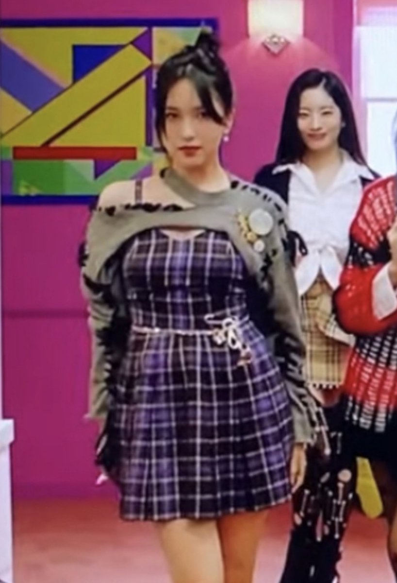 OnceADay37's tweet photo. Twicetober + Mina with an exposed shoulder
We all know how dangerous this combination is for all of us @JYPETWICE https://t.co/WAB2weNszE