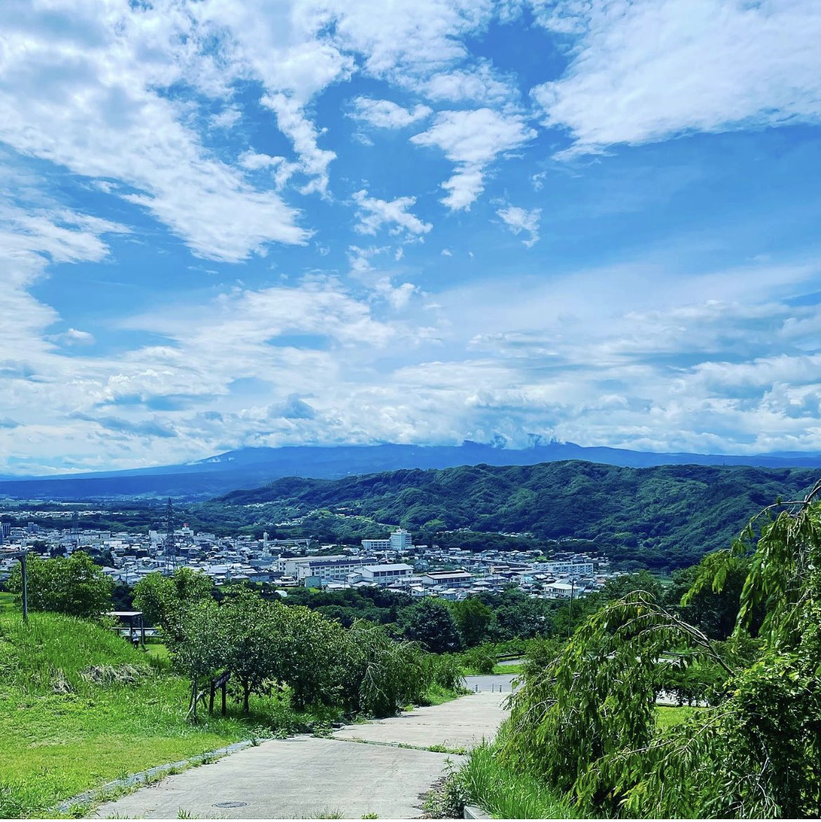 NAGANO_gourmet's tweet photo. 〜今日の一枚〜
長野県のとあるところから
#長野 #小諸 #自然 #山 #空
#空が好きな人と繋がりたい
#写真を撮るのが好きな人と繋がりたい
#夏 #夏空 #公園 #風景
#nagano #nature #harbest
#mountains #picture #park
#sun #mountain #hill
#sora #sky #skyphotography
#blue #bluesky #green https://t.co/hpNpFfCU7m
