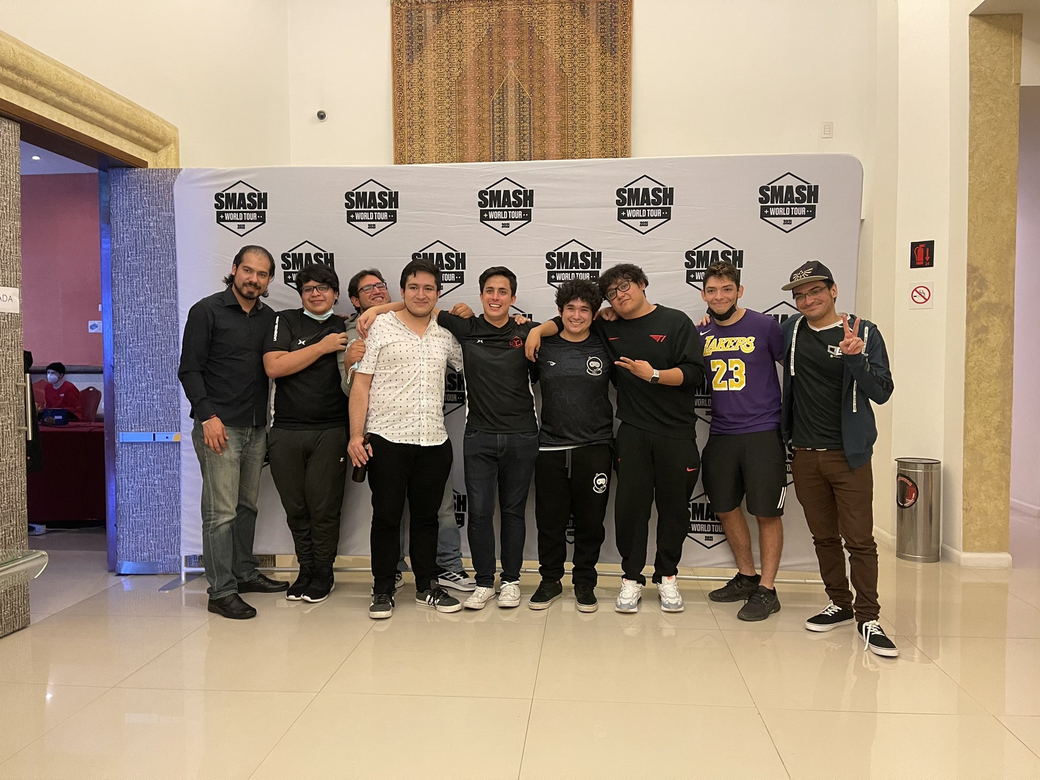 Mkleo Twitter - ykm0w1n