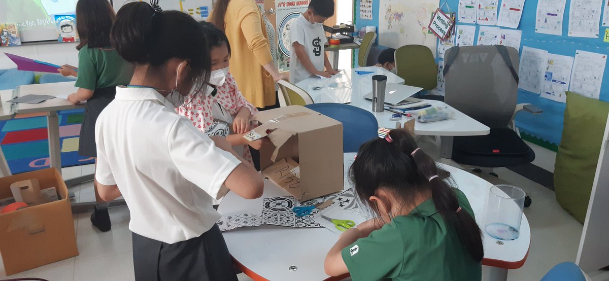 Emily_Lanteigne's tweet photo. Exploring what it means to be a thinker. We read Going Places by Peter and Paul Reynolds. Ss began building their list for what thinkers do. We will use this list throughout the year to reflect on our thinking skills! #learnerattributes #thinkers #grade2 @SJA_Jeju https://t.co/oyc4gYp11v