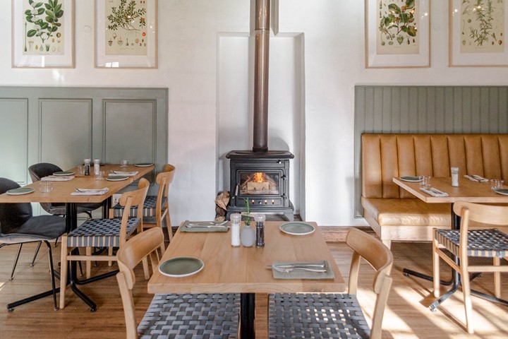 What's for lunch? Why not join us at Jonkershuis 1817 for our mouthwatering cuisine? Book your table on +27 21 889-6588 or just pop in!

#lunchspot #pizza #stellenbosch #capewinelands