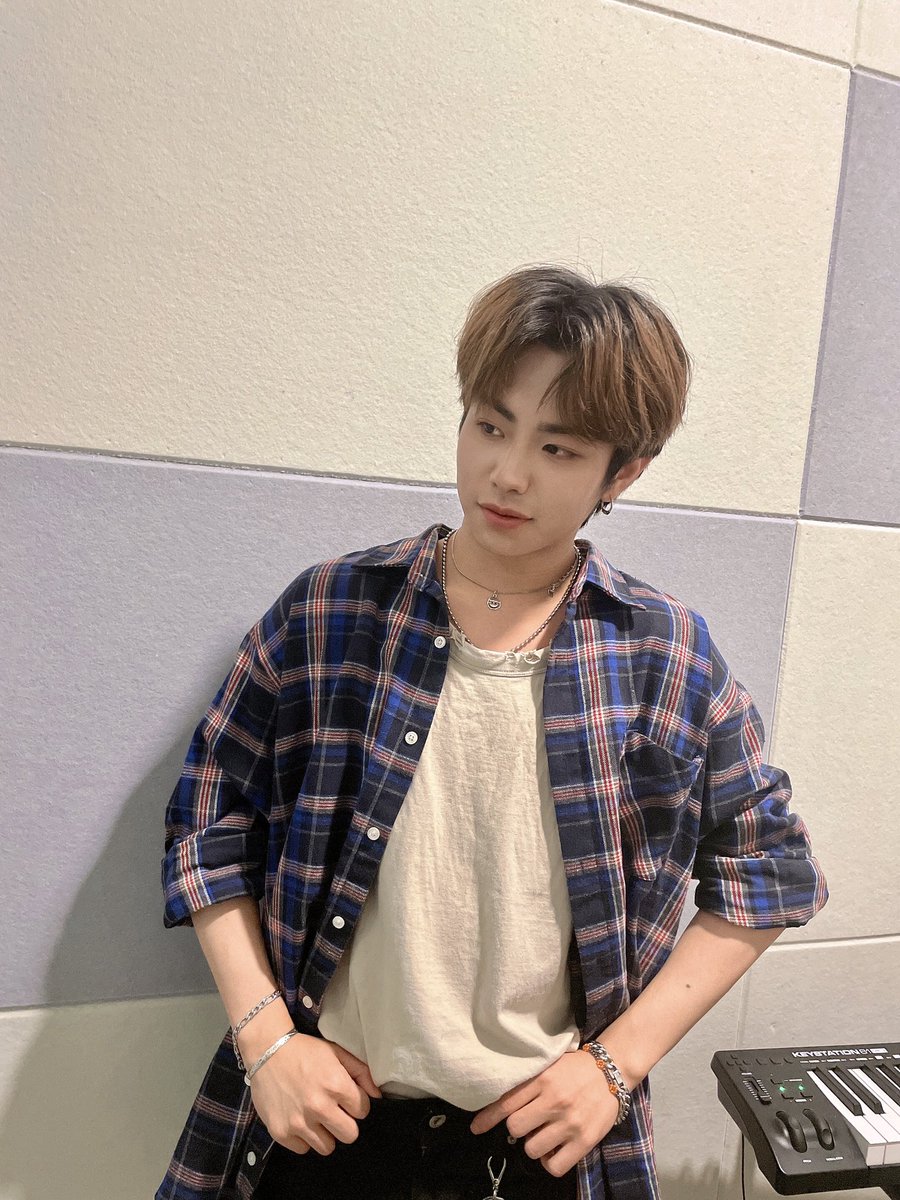 CIIPHERPH's tweet photo. [TWT/PIC] 20210823

[#KEITA]It's Monday. Clue bring your umbrella with you. Fighting this week.👊

#CIIPHER #싸이퍼 #KEITA #케이타 #CIIPHERPH @RAIN_Ciipher https://t.co/BGbp0EBgrY