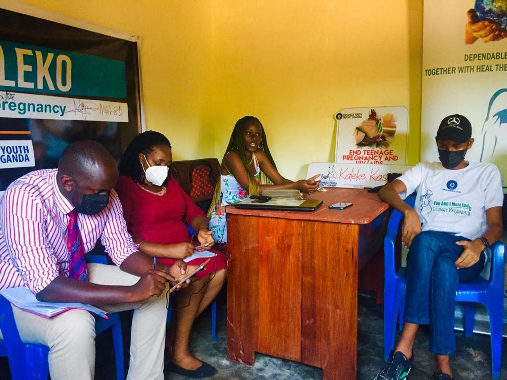 KugonzaU's tweet image. @KugonzaU in kasese. A meeting with partners on helping teen mother @dependablefound @healdeplanet @ROSTUganda 
#Tuswaleko
#Togetherforteengirlsinkasese