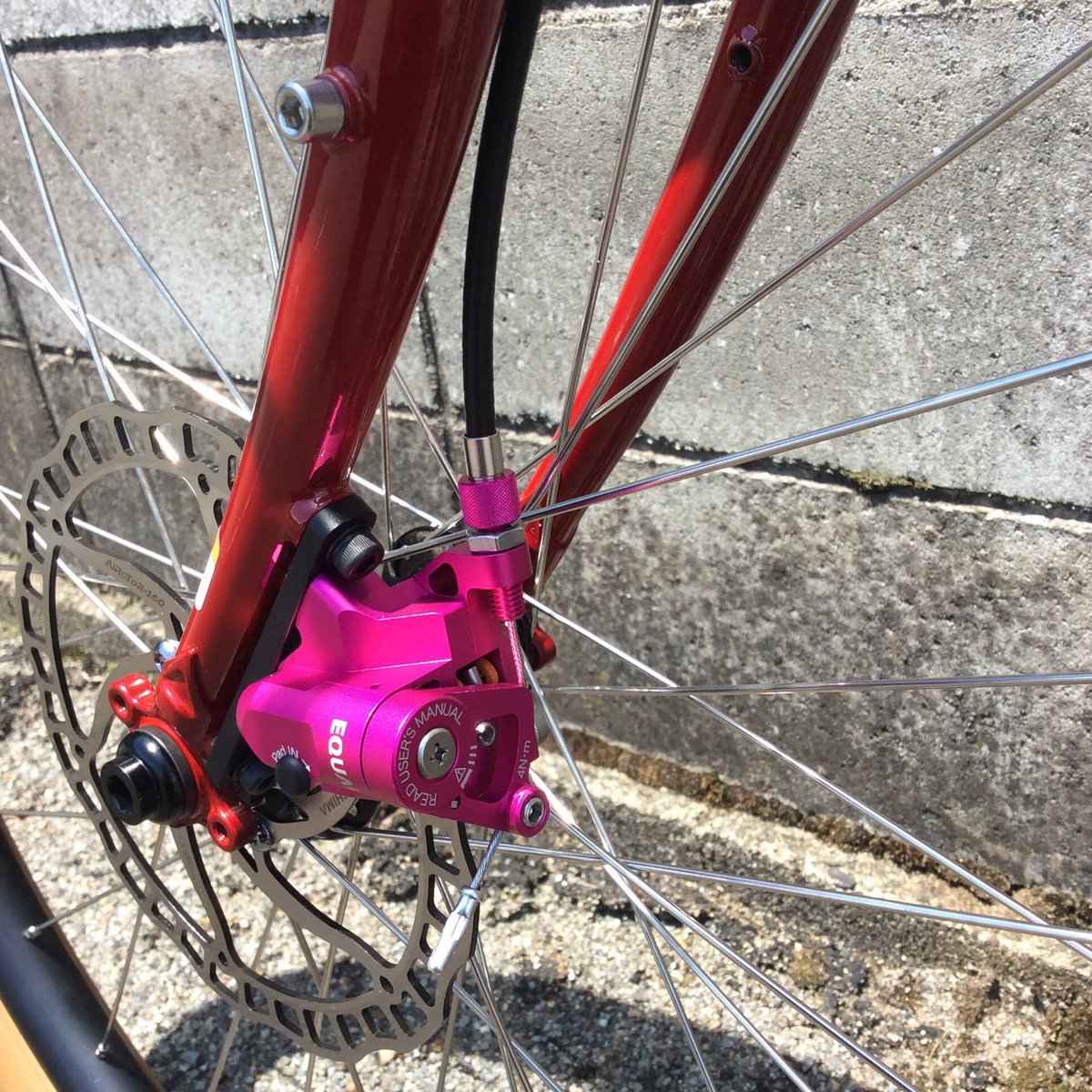 SURVA's tweet image. ワイヤ式のフラットマウントディスクキャリパー #growtacequal は削り出しのボディが美しいのが魅力。カラーも豊富でまるで #paulcomponents のようです。
#growtac #surlybikes #surlymidnightspecial #cycling #サイクリング  #trailride #トレイルライド⠀
#camp #キャンプ  #アウトドア #福井