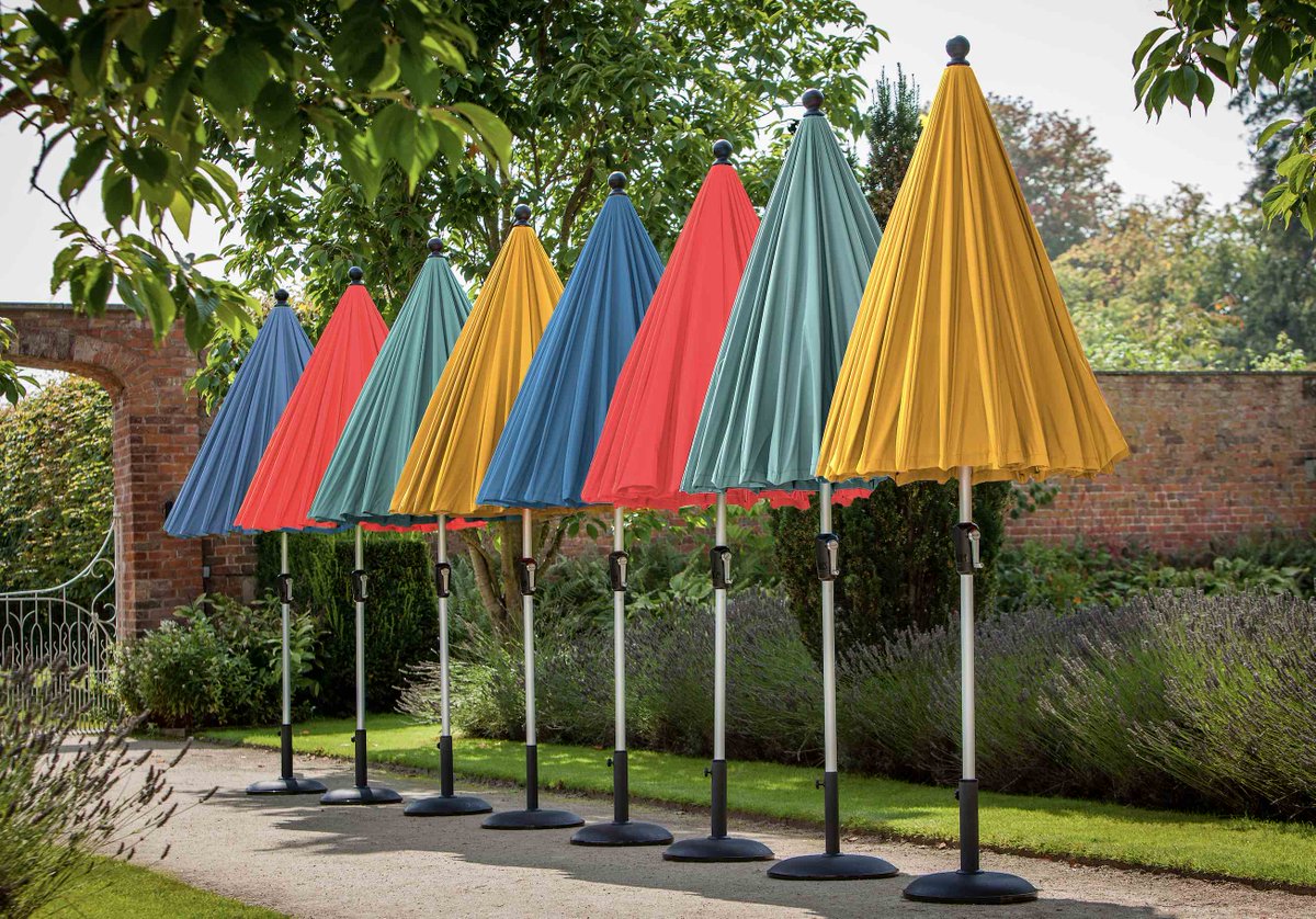 The Shanghai parasol is beautifully designed, adding oriental style to your garden space. The gorgeous, segmented canopy offers easy to operate features such as a tilt function for continuous shade as the sun moves throughout the day.