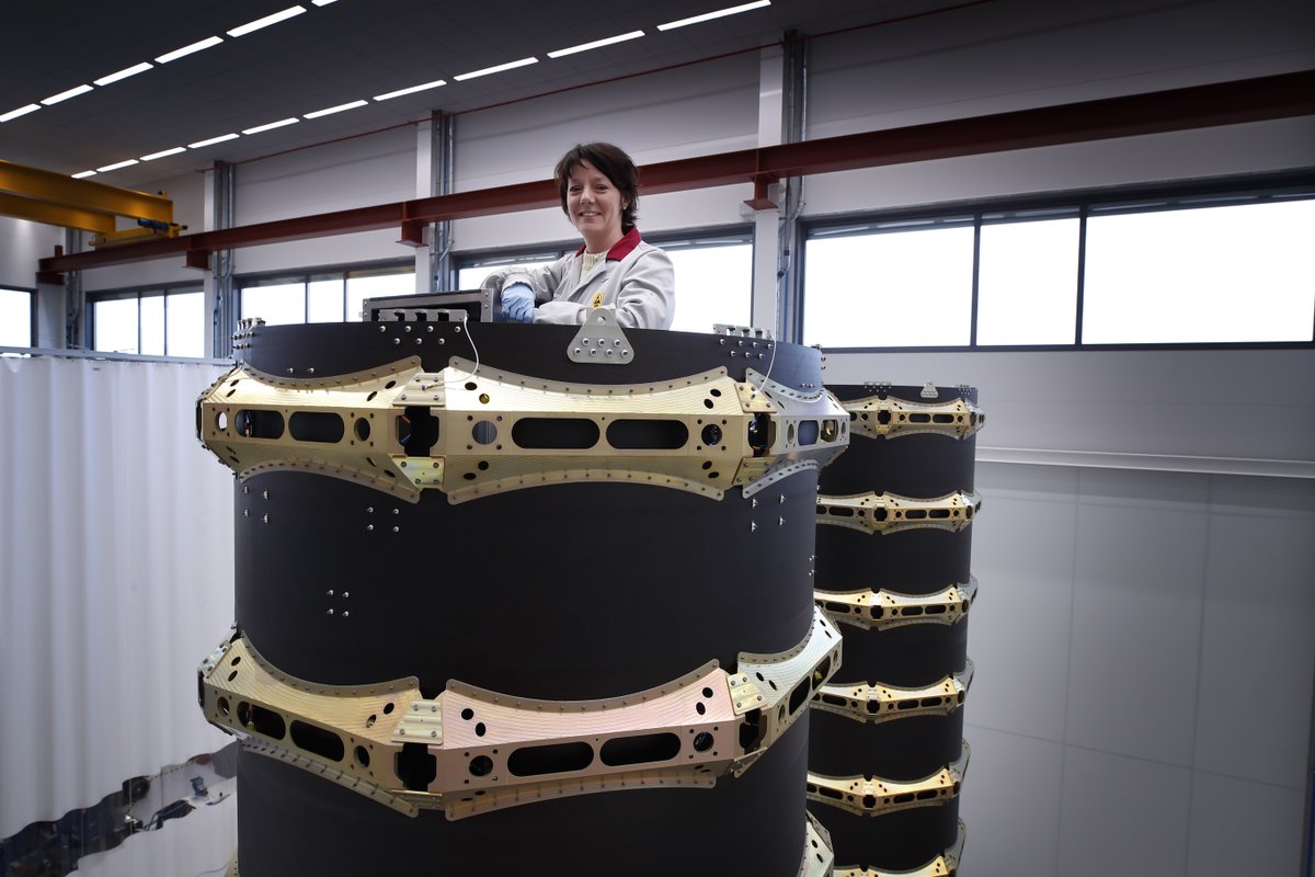 BeyondGravity_S's tweet photo. Almost 1000 satellites placed 🛰️With the successful placement of 34 @OneWeb satellites, our separation systems successfully deployed 997 satellites in orbit, bringing us very close to our 1000th satellite separation 👉https://t.co/envktIeT2W #OneWebLaunch9 https://t.co/nc0Bmmabne