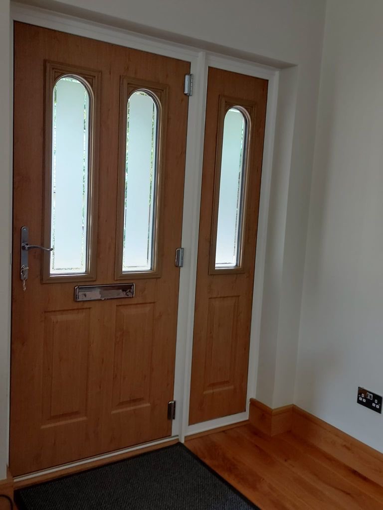 DMWINDOWS's tweet photo. A inside and out of a solidor door with a side panel done in wymeswold for more information please visit https://t.co/x8sbzCqrzF or call us on 0115 984 5943 for a free quotation https://t.co/1JmGdfxgp7