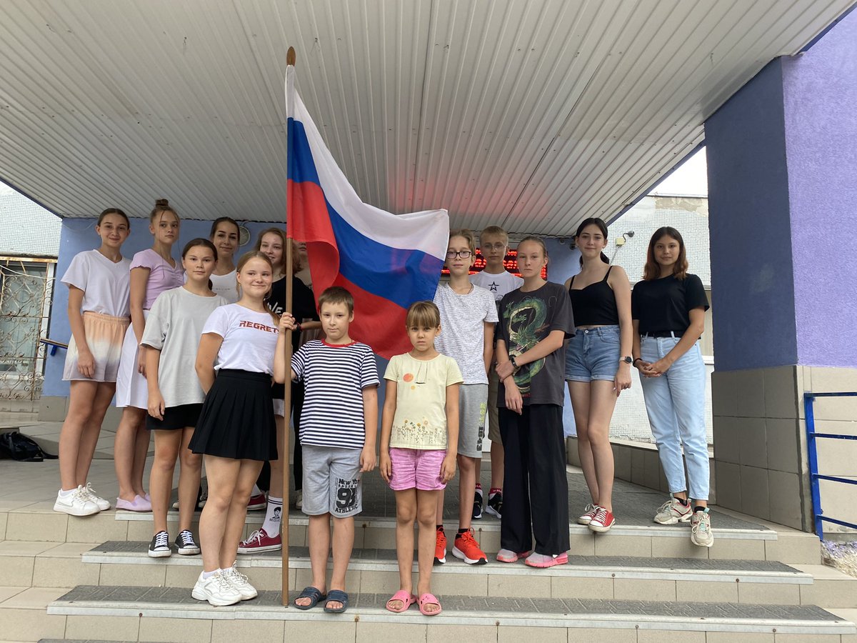 В МБОУ Школа 45 го Самара проведена акция Флаг России