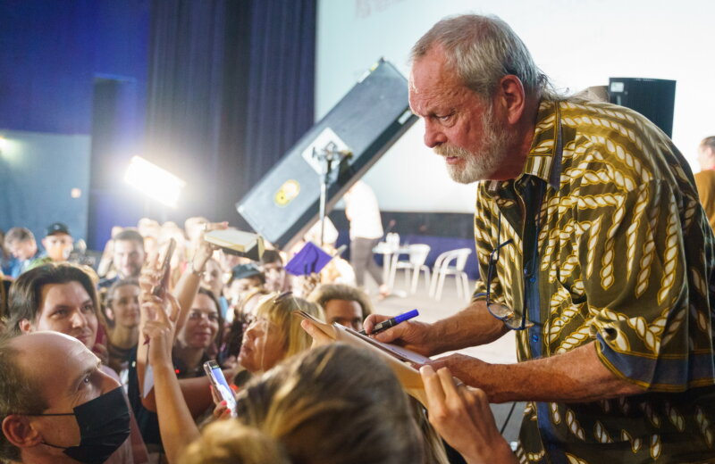 RusifHuseynov2's tweet photo. π·πΊπΊπ¦The famous British film director Terry Gilliam mistakenly thanked Russia instead of Ukraine after receiving the Golden Duke award for his contribution to the world cinematography at the Odesa International Film Festival on Aug. 21.
#goldenduke #film #filmfestival https://t.co/MQArSxuhBd