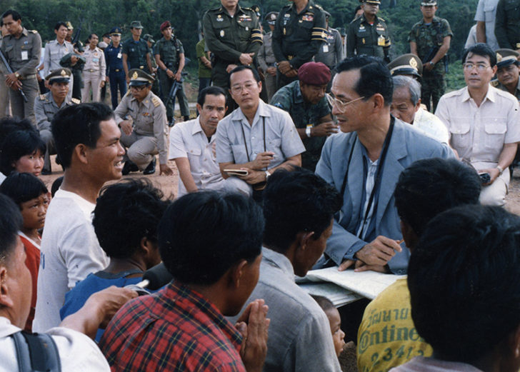 Phakchira_e's tweet photo. อุปกรณ์ที่ล้นเกล้ารัชกาลที่ 9 ทรงพกติดตัวตลอดระยะเวลาที่ท่านทรงงาน แผนที่, ดินสอ, วิทยุสื่อสาร, กล้อง, และนาฬิกา ท่านทรงงานหนักเพื่อให้ประชาชนอยู่สบายขึ้น คำสอนของท่านช่วยชี้แนะแนวทางในการดำเนินชีวิตให้มีความสุข ถ้าปัญญาไม่มืดบอดก็จะเข้าใจ ใครไม่เข้าใจก็ปล่อยให้จมกับอคติไปเถอะ https://t.co/LAmKwx5Enf