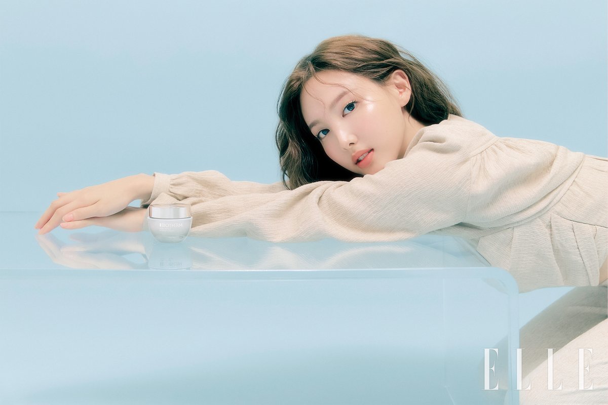 NAYEON &amp; ELLE Korea

@ ELLE Korea 9월호
instagram.com/p/CS5pnTWlpjl/…

#TWICE #트와이스 #NAYEON #나연 #ELLEKorea #BIOTHERM #광고