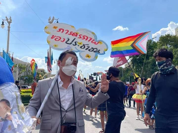 1 ในเครื่องหมาย 3 กีบ 
#ภราดรภาพ มาจาก Brotherhood
"ความเป็นพี่น้อง รักกันเสมือนญาติ"
ซึ่งสังคมไทยเรามีมานับพันๆ ปี

แต่ #ธนาธร ศาสดาสามกีบ สร้าง ||| ที่มีภราดรภาพ แต่ปลุกปั่นให้เลิกนับญาติพ่อแม่ พี่น้อง ลุง ป้า น้า อา
สร้างแต่ความขัดแย้ง
สรุป ภราดรภาพ #สามกีบ มันคืออะไร  งง..ดิ.