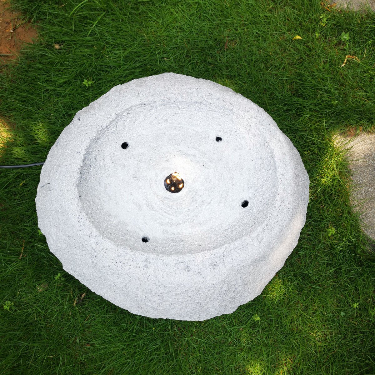 Outour1983's tweet photo. The design of this water fountain looks like a natural stone which brings a touch of natural beauty and adds visual interest to your yard. And, it can create a peaceful atmosphere which makes you relax. #fountain #stone #gardendecor https://t.co/k5ackmx7sv