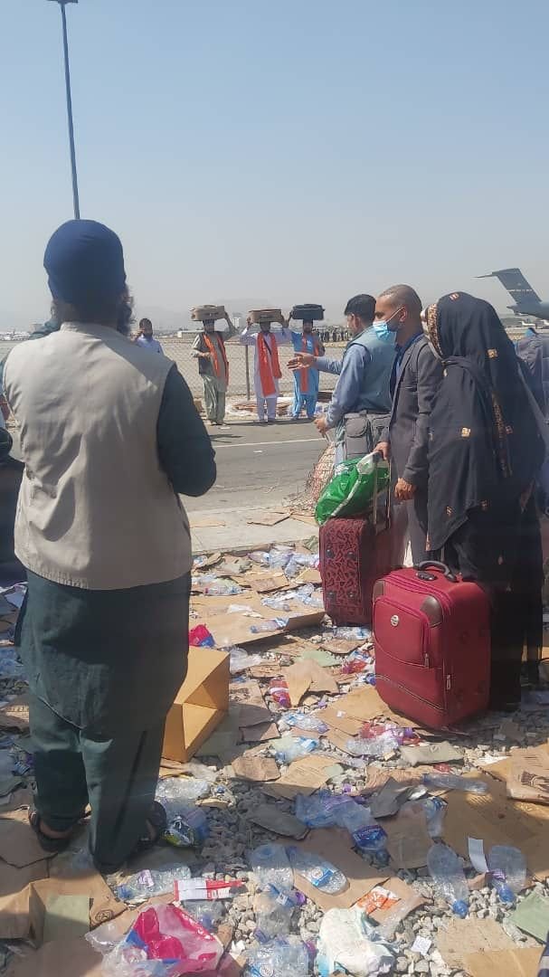 ANI's tweet photo. Afghanistan: Stranded Indian nationals and 46 Afghan Hindus &amp; Sikhs, with 3 Sri Guru Granth Sahib, are currently inside Hamid Karzai International Airport, Kabul and are being escorted to the Indian Air Force aircraft on the ground. 

(Pics Source: President, Indian World Forum) https://t.co/DQxB0piHRL