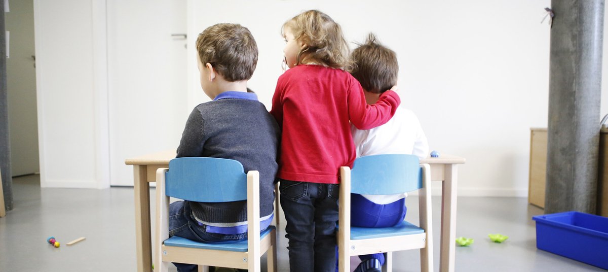Alors que la rentrée se prépare à #Genève, les tout-petits ont déjà retrouvé #crèches et jardins d'enfants. Quels enjeux attendent la petite enfance cette année? Nous avons rencontré Irina Inostroza et Marie Froidevaux du service de l'enfance de #Vernier : podcastics.com/podcast/radioc…