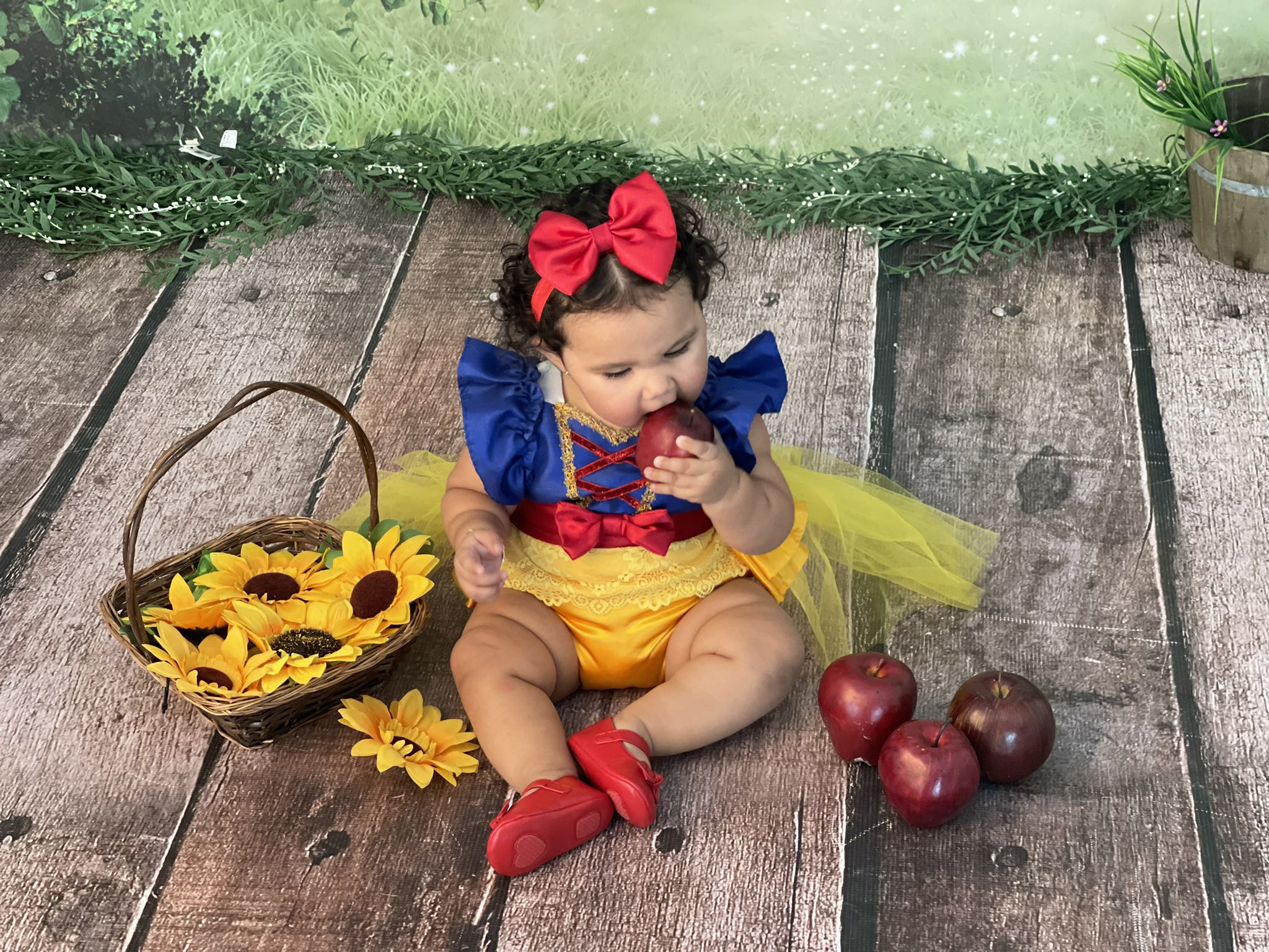Karola Star Code Karola Noooooo Blancanieves No Muerdas La Manzana Mi Hermosha Bebe Ya Casi 10 Meses Y Esta Foto La Tome A Escondidas De Su Sesion Jaja El 30