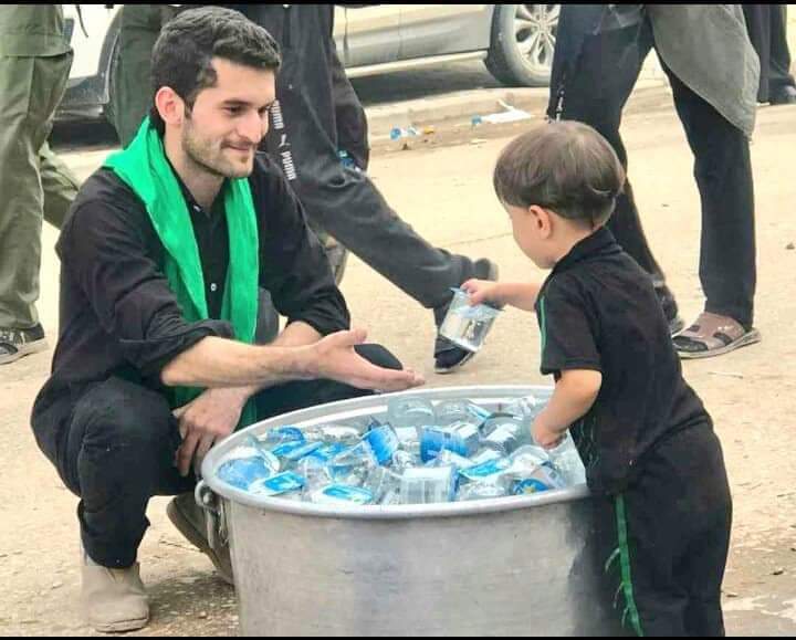 Syeda_Bukhari12's tweet photo. In Saudi water bottle is 5 Riyals for Hajis, While in Karbala every thing is free for pilgrims of #ImamHussain (as) https://t.co/f81Yf9sDS1