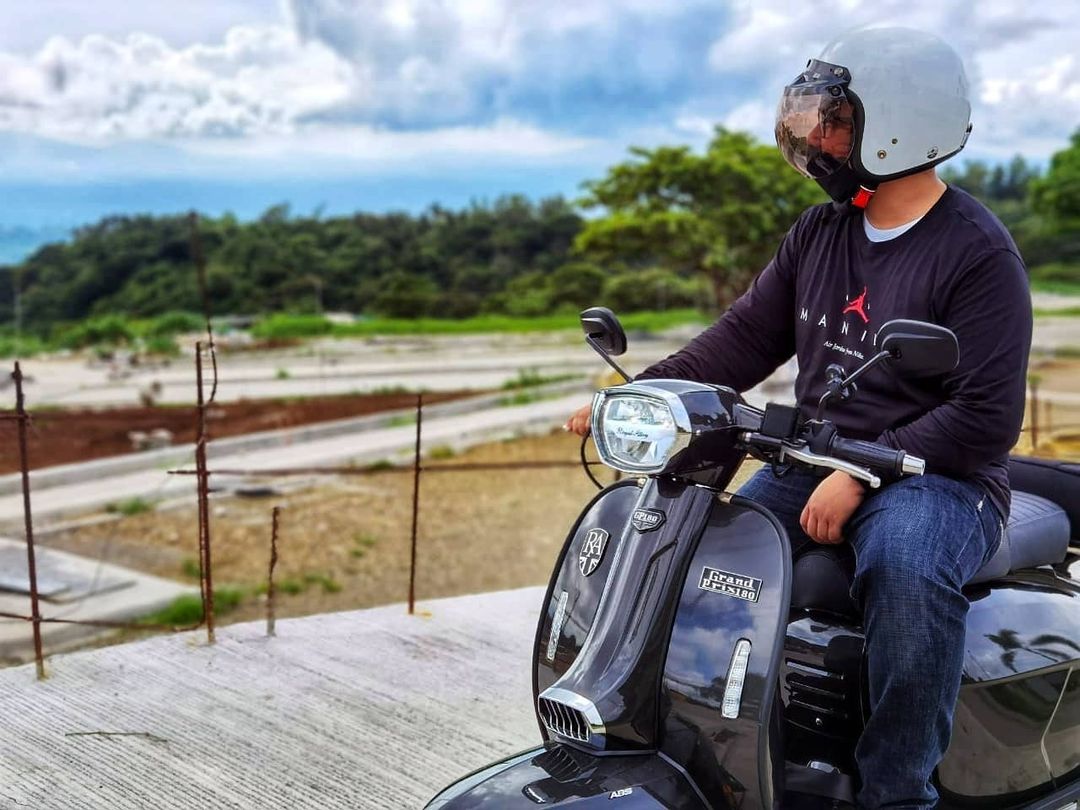 MotoGBHQ's tweet photo. I know the weather is a bit rubbish at the moment but who's been on some adventures on their Royal Alloys this summer?
#Ride #Royalalloy #scooters #gp300 #tg300 #scooterist #scootering https://t.co/9nXfZ554vm