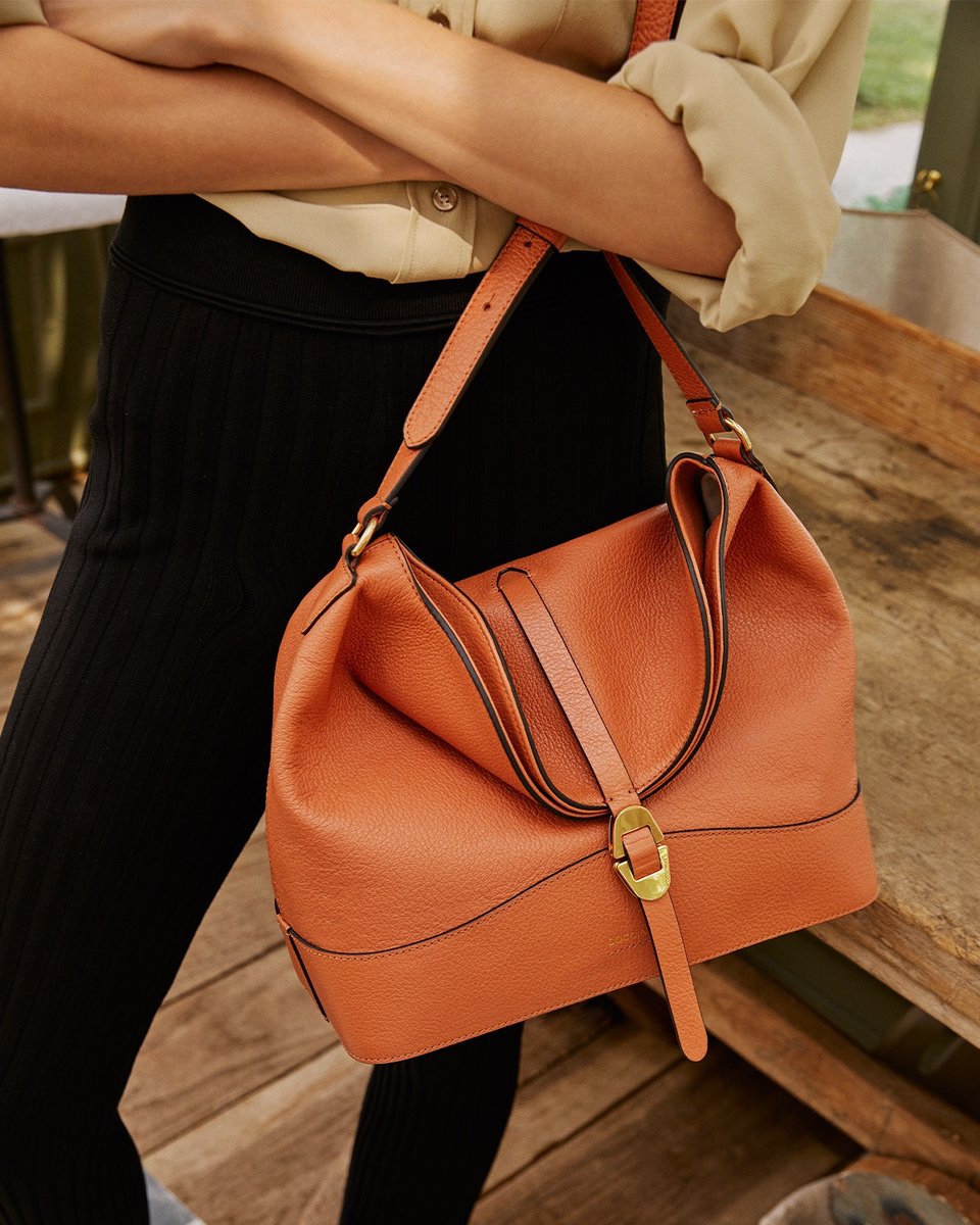 Coccinelle1978's tweet photo. The new Josephine Satchet combines elegance and functionality in a simple yet sophisticated silhouette.

#Coccinelle #CoccinelleBags #Winter21 #Josephine #Satchet #DiscoverTheNewCollection https://t.co/5Z3G6qtCDA