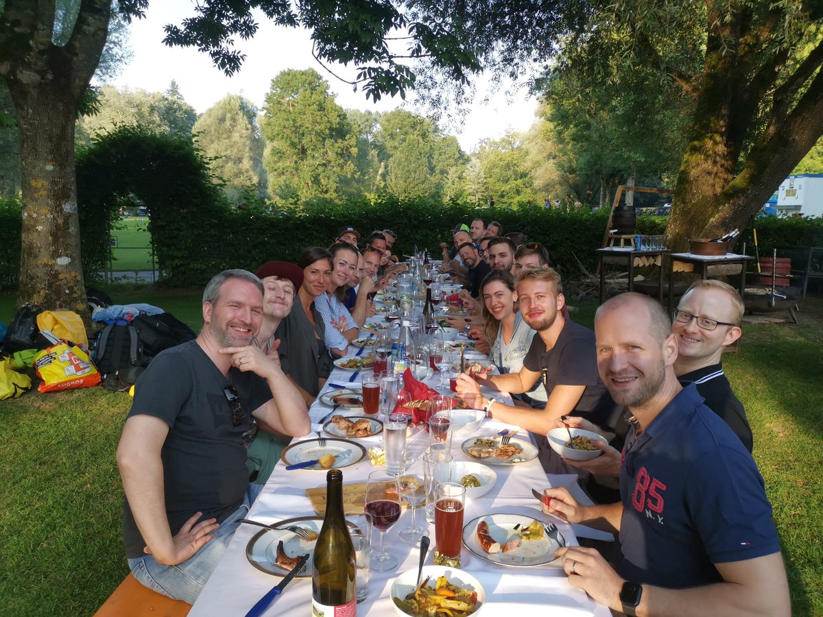 basevision's tweet photo. Ein wohlverdienter Tag mit Sonnenschein am «Böötle». Ohne den Einsatz unserer Mitarbeitenden wäre die baseVISION nicht, wo wir heute stehen. #5Jähriges
#baseVISION #Unternehmenskultur #Bern #Böötle #Sommerevent #baseVISIONFamily https://t.co/M9uTaotDoJ