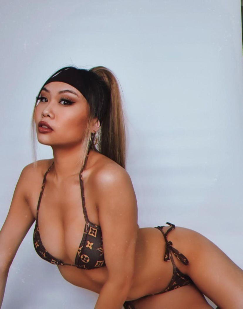 routeshair's tweet image. Chelsea is rocking our 22" Power Pony (now with FREE pink hair wardrobe hanger worth £10) only £25! 

Order yours here 👇 today: 

routes-hair-extensions.com/product/22-pow…

#wigs #wigmaster #humanhairwig #amazingwigs #realhairwigs #wiggoals  #fulllacewigs