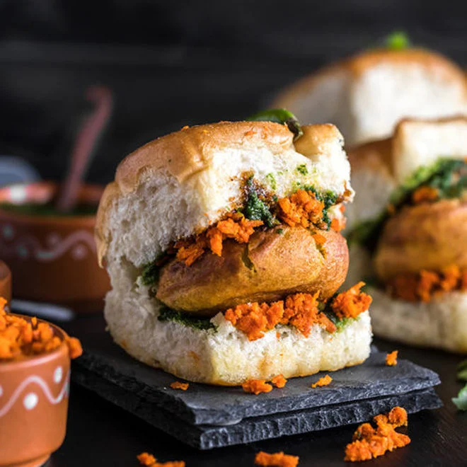 ArreTweets's tweet photo. stop scrolling. it's Vada Pav appreciation day #WorldVadaPavDay https://t.co/vM9yUWTYl5