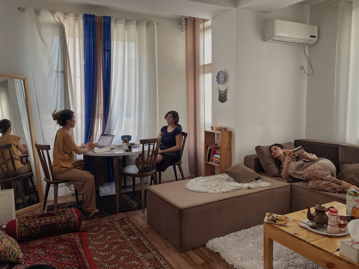 _The last days in Kabul while we, four friends, Afghan women journalists were hiding ourselves in d house. we were deleting our posts &amp; profiles &amp; whatever we achieved over past two decades. Taliban fighters were outside &amp; patrolling d area.
Feeling broken &amp; traumatized.
Aug 18-