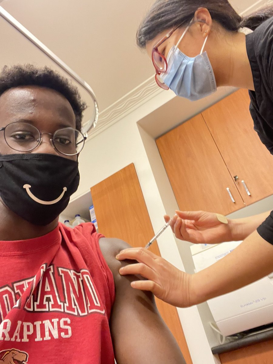 abitak16's tweet photo. Attempt 237: nurse finally found a needle strong enough to penetrate my Boulder shoulders π€ #AZgang https://t.co/P3lSSEoy6Y
