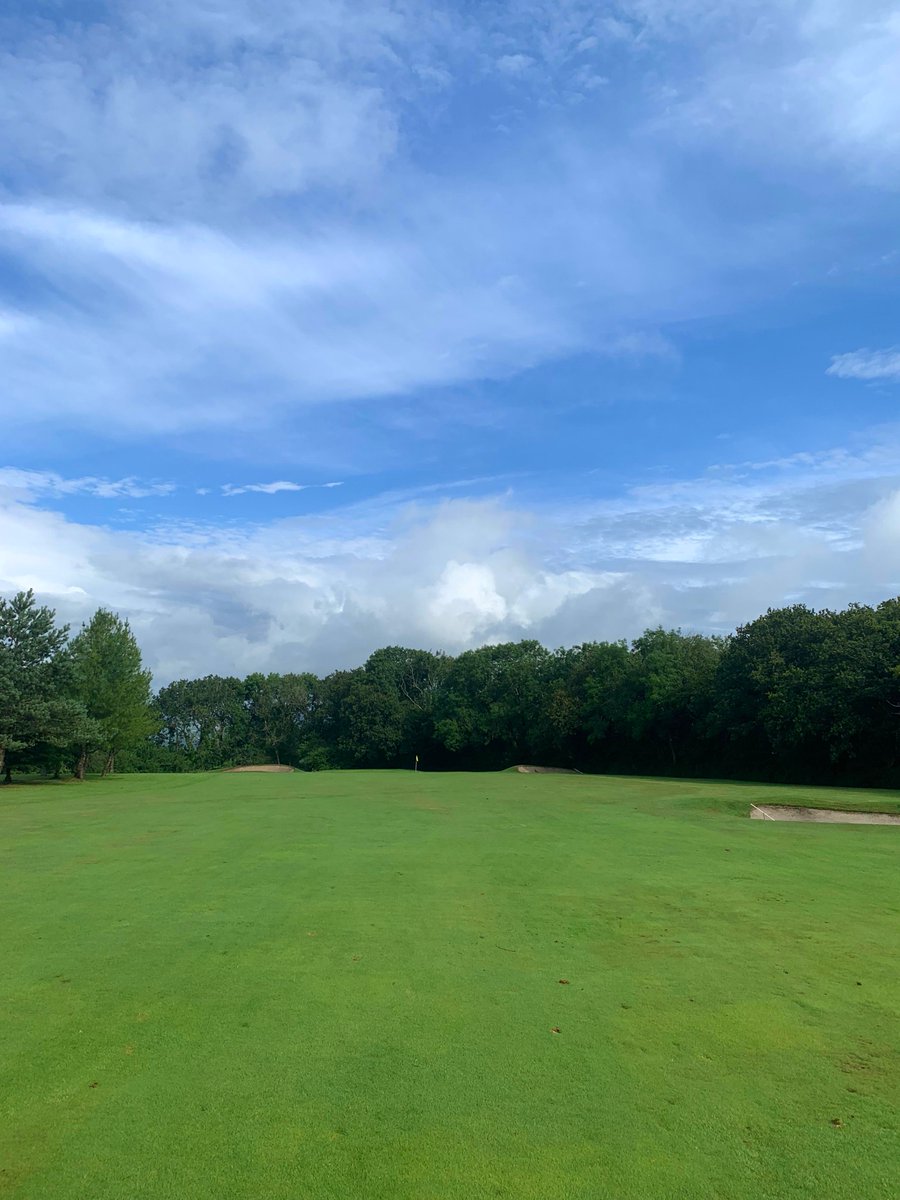 Looking down the 8th here at Honiton Golf Club... it's not long, it's straight, it's a high stroke index... but somehow, it's still a tricky hole. That's probably down to the green though...