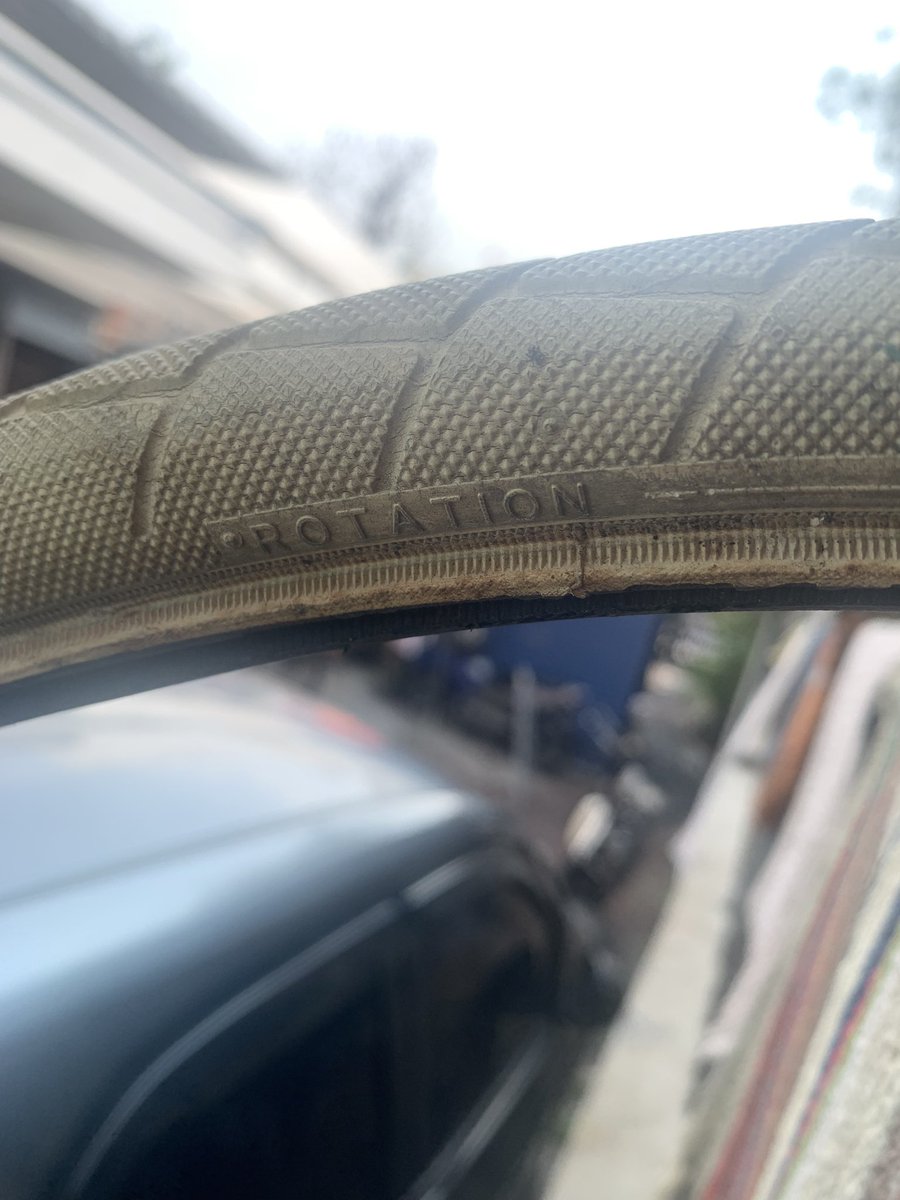 Fathurzero98's tweet photo. Wts ban luar fyxation 700c ditawar aja dulu murah meriah free ongkir cod juga bisa #fnfjb https://t.co/1b28yUYfgD