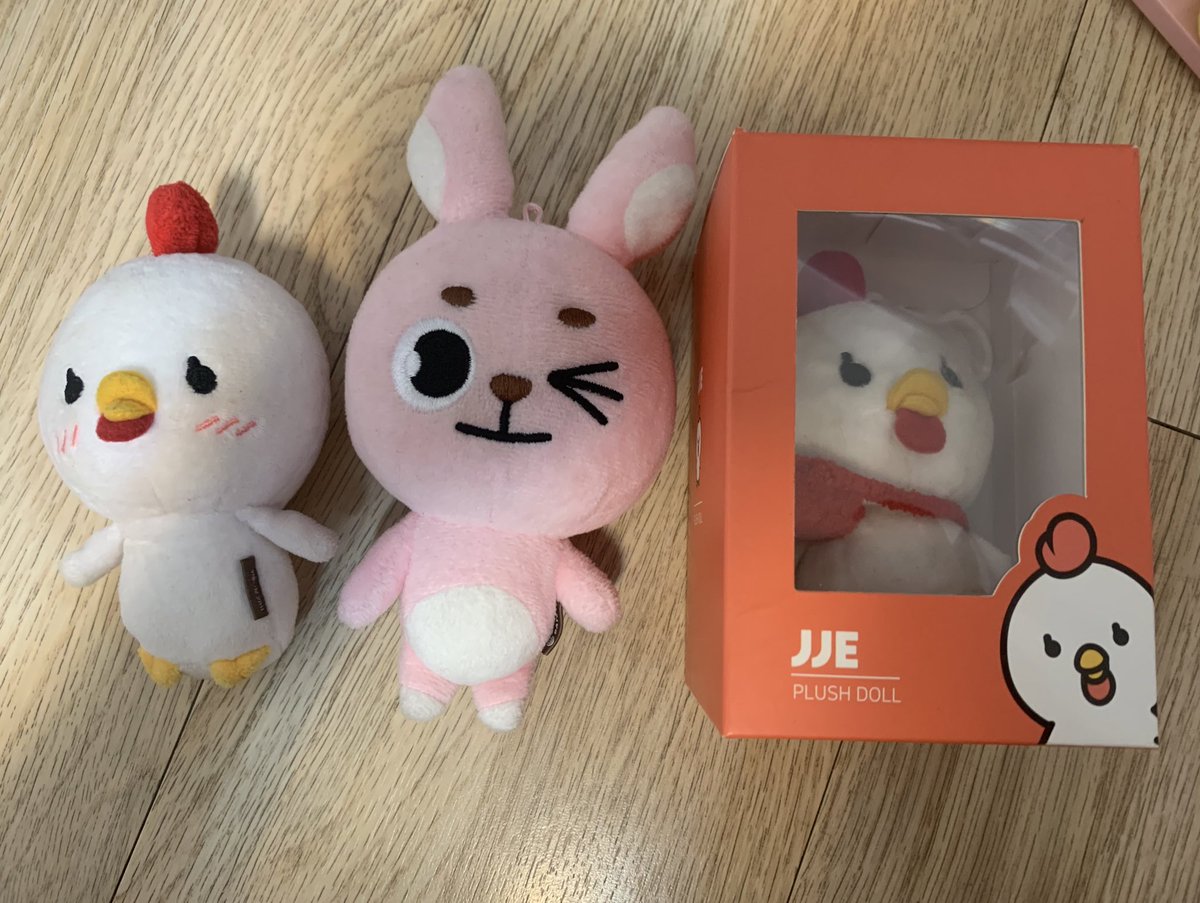 Luckyday6_'s tweet photo. 데이식스 인형 데니멀즈 양도해요....
19 쩨,필끼는 박스없고ㅠ고리만 잇어요
개당 만원...
옛날 쩨는 5만원주고 구했던건데...
2.5에 드리와요...
일괄로 가져가시면 옷들도 있는거 다 드리겟음.... https://t.co/hMJNsI3dEE