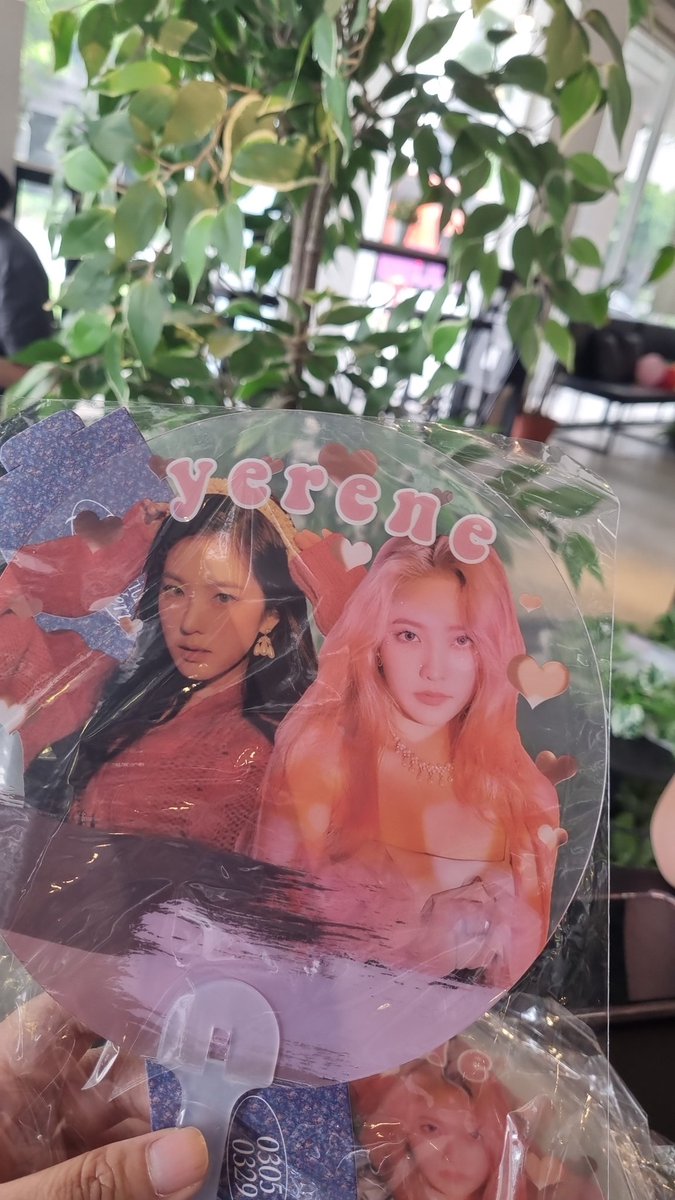 springwjoy's tweet photo. Hi I'm here #7ColoursOfRV
I'm giving out the fan for free (20 sets only) https://t.co/s2JGqOTxv9