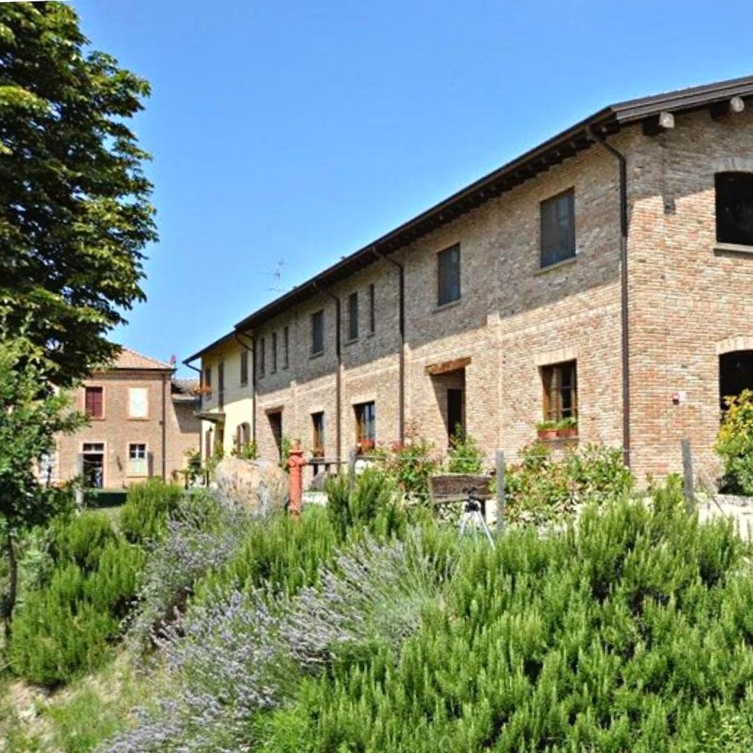 Sei pronto per una visita guidata con degustazione dedicata all'#Oltrepòpavese? Andremo alla scoperta dell'importante attività vinicola e della prestigiosa tradizione gastronomica di una delle zone più affascinanti della Lombardia!🍇
---
Prenota ora: bit.ly/3mlqbTs