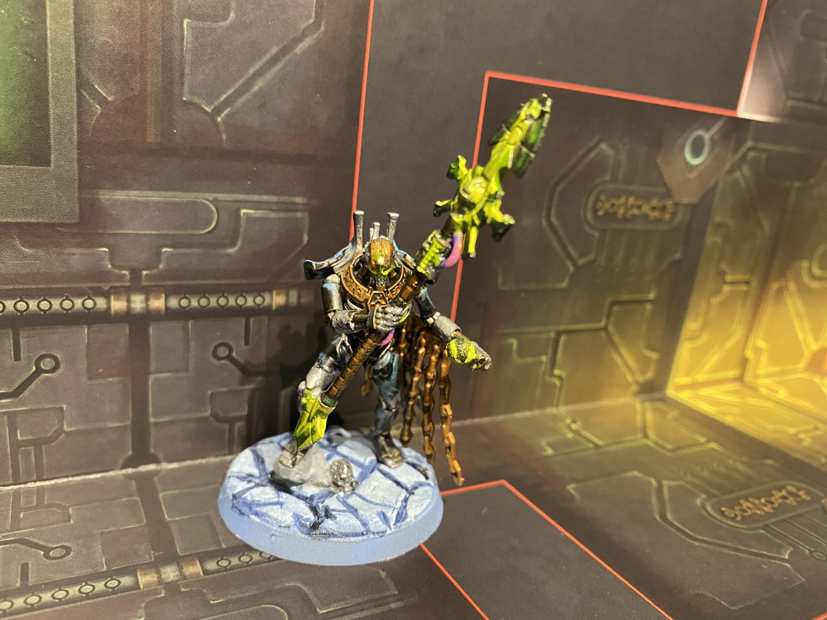 LeonDeclis's tweet photo. I had one day to paint the rest of my #Necrons before I left the U.K. Here is an #NecronOverlord, two #NecronLords with a Scythe and Bright Lance, and a converted #Chronomancer. 1/2 https://t.co/pik4QmyzLb