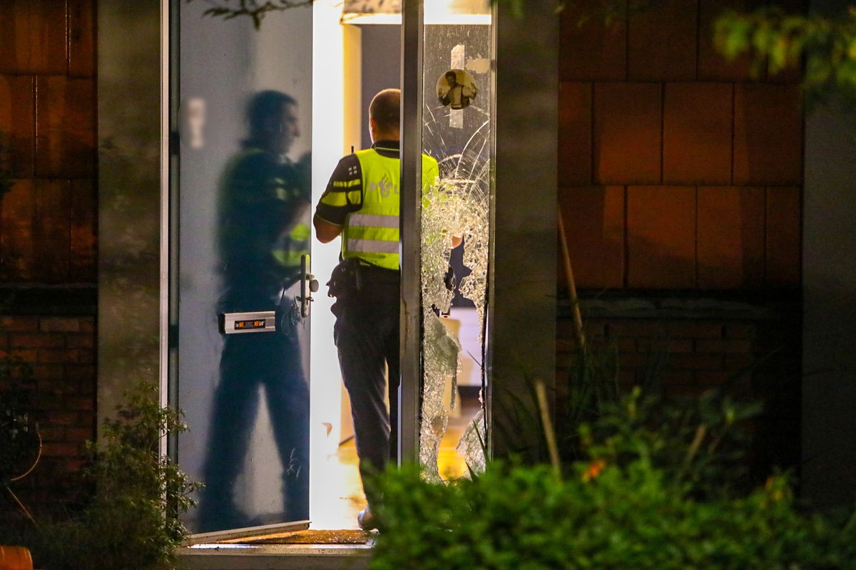 Verwarde man bedreigt politie met mes in Apeldoorn