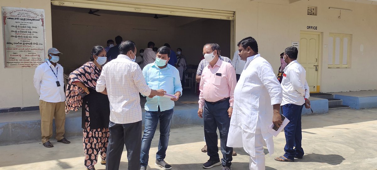ArunaSurendhar's tweet photo. నాగోల్ డివిజన్ లోని లలితా నగర్ కమ్యూనిటీ హల్ లో నిర్వహిస్తున్న మొబైల్ వాక్సినేషన్ డ్రైవ్ ను జోనల్ కమీషనర్ ఉపేందర్ రెడ్డి,DMHO మల్లిఖార్జున్ రావు, డిప్యూటీ కమిషనర్ మారుతి దివాకర్,AMC రాజారావు,AMOH మంజులావాణీ గార్లతో కలిసి పరీశీలించిన కార్పొరేటర్ చింతల అరుణ సురేందర్ యాదవ్ గారు ... https://t.co/avdHtVspHY