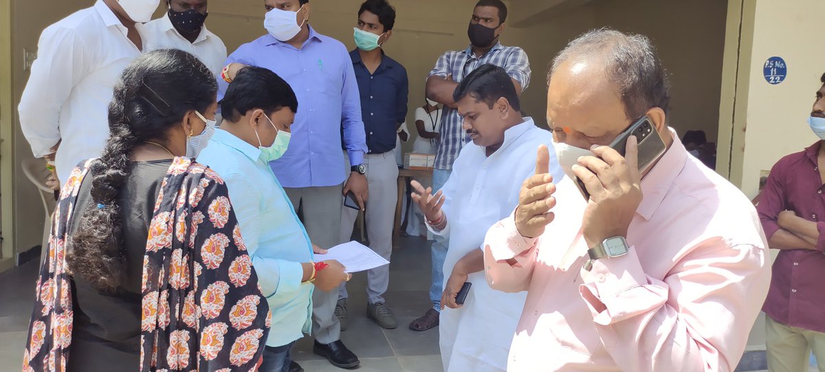 ArunaSurendhar's tweet photo. నాగోల్ డివిజన్ లోని లలితా నగర్ కమ్యూనిటీ హల్ లో నిర్వహిస్తున్న మొబైల్ వాక్సినేషన్ డ్రైవ్ ను జోనల్ కమీషనర్ ఉపేందర్ రెడ్డి,DMHO మల్లిఖార్జున్ రావు, డిప్యూటీ కమిషనర్ మారుతి దివాకర్,AMC రాజారావు,AMOH మంజులావాణీ గార్లతో కలిసి పరీశీలించిన కార్పొరేటర్ చింతల అరుణ సురేందర్ యాదవ్ గారు ... https://t.co/avdHtVspHY
