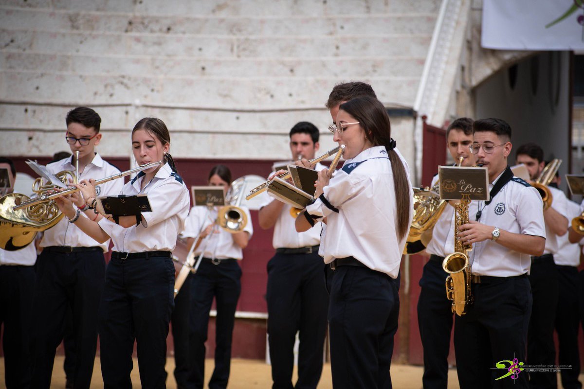 Fedbandasmalaga's tweet photo. ASÍ SUENA MÁLAGA | Os dejamos imágenes del concierto en la Plaza de Toros de la Malagueta en el que intervinieron todas las bandas de nuestra federación.

Cc. @culturamalaga @Lapazmalaga @CCTTBomberosMLG @CCTTVictoriamlg @bmESPERANZA 

#FBMPMálaga #AsíSuenaMálaga 
(1/5) https://t.co/Mw5ehb3Akt