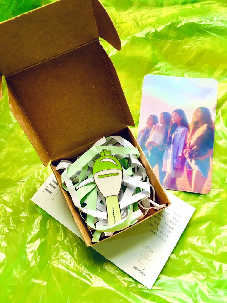 irisfigs's tweet photo. No Gold Medal? No problem!! Happy that my lil MOOBONG badge arrived just in time for the concert.💚 Thank you mi neighbor @babwhee_ for the lovely freebie too!! *heartu heartu* 🥰 #마마무 #Mamamoo https://t.co/ORbtNHSGBa