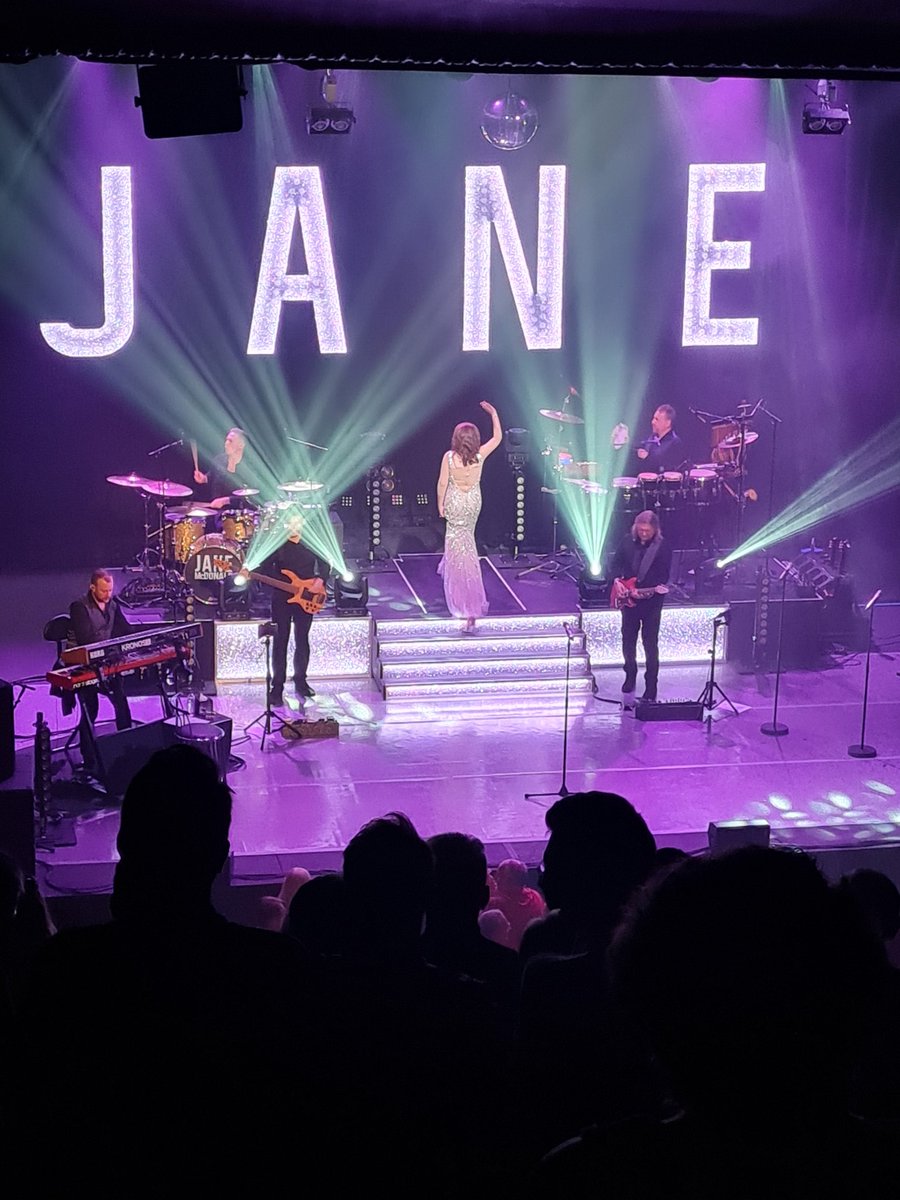 #TheJaneMcDonald #letthelightin......2nd half..