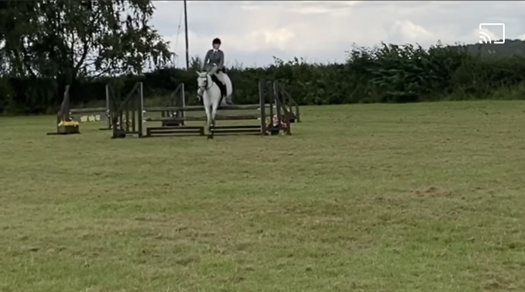 KeeleyDurhamEq1's tweet photo. A great day out meeting up with old friends and seeing Millie & Sky in action, enjoying all their preparation efforts for the Working Hunter class.
๐ดโจ
Itโs all about fun on a Sunday! ๐
#sky #workinghunter #teamwork #showjumping #family #memories #local #keeleydurhamequestrian https://t.co/HIv3Ue1Qqf