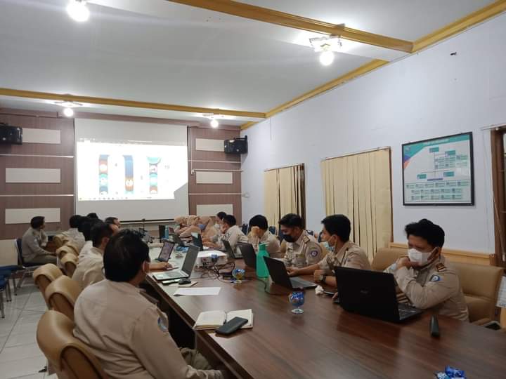 23/08/21
Selamat Sore #SahabatKarantina 
Hari ini Rapat Lanjutan terkait Penyusunan Sasaran Kerja Pegawai (SKP) yang berlangsung di aula Bkipm Baubau Siaga . . .
@bkipm_kkp <a href="/rinajanwar2201/">Rina</a> <a href="/arsal_azis/">A r s a l</a>